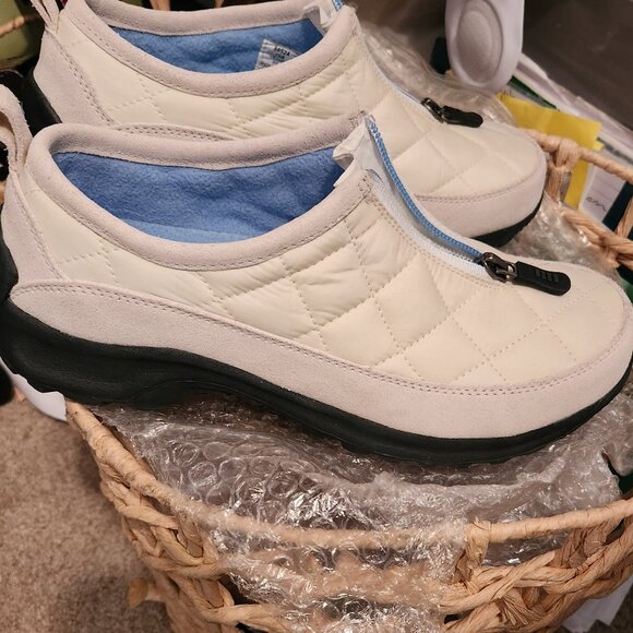 Womens Land's End NWOT Quilted Slipon Zipper Top Shoes/Sneakers/Hiking Shoes - Picture 2 of 10